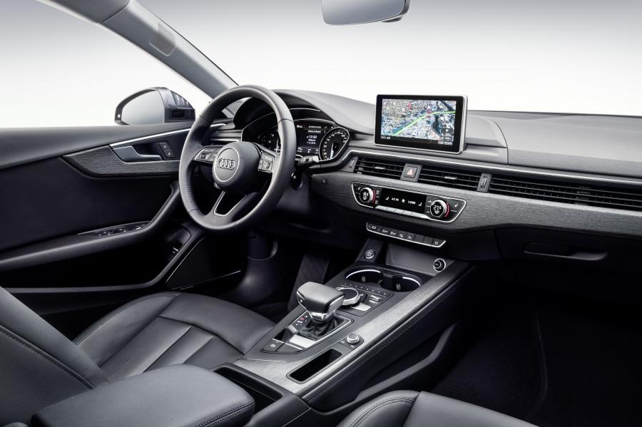 Торпедо Audi A5 Sportback g-tron 2016 года  (WW) (фото 4 из 11)